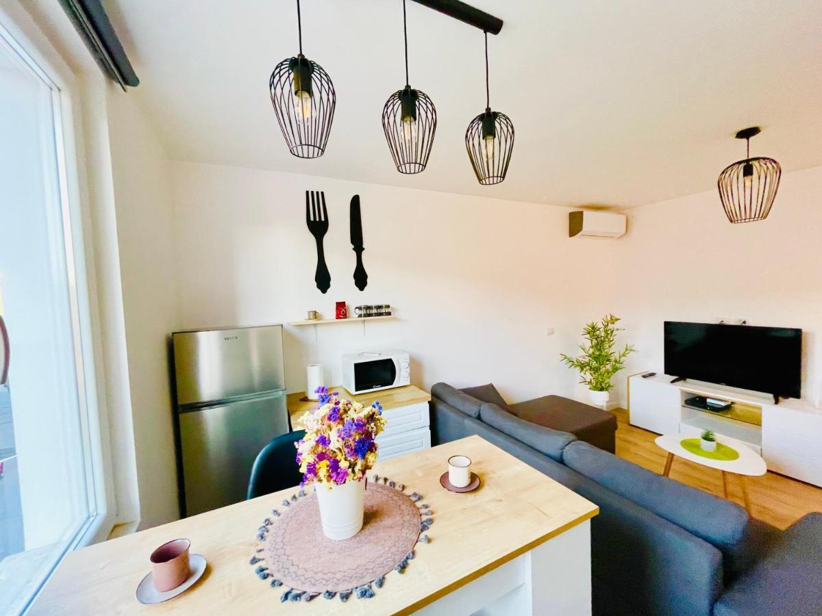 Central Apartment 2, Tirana Eksteriør billede