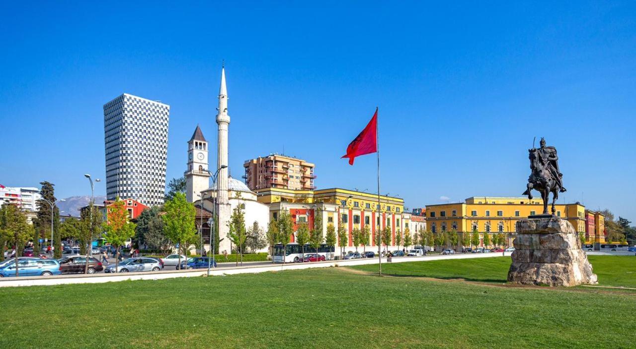 Central Apartment 2, Tirana Eksteriør billede